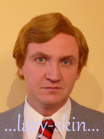 ...televizní moderátor...